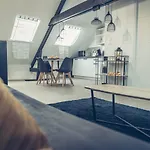 Le loft superbe studio avec stationnement gratuit